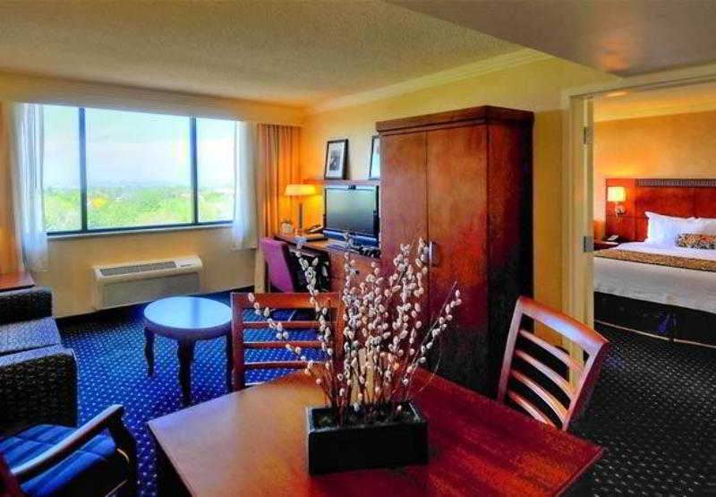Courtyard By Marriott Denver Cherry Creek Екстериор снимка